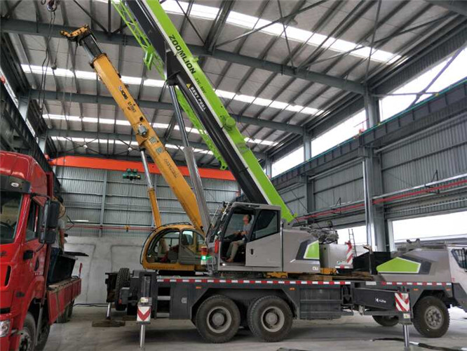 黄龙县高空车出租需要注意哪些安全事项？