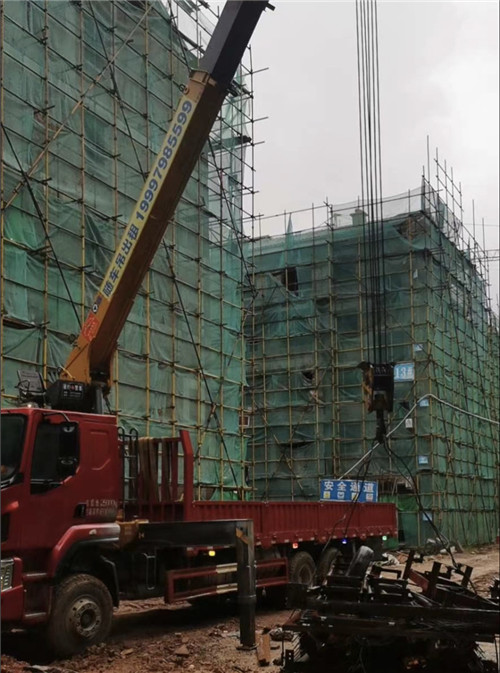 黄龙县“慢工细活”—— 吊车的 “微动控制” 技术