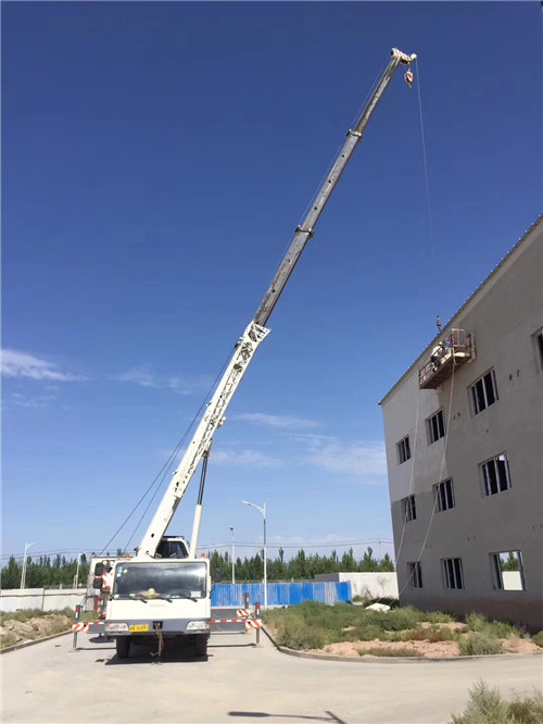 黄龙县“轻装强干”—— 吊车的 “轻量化臂架” 技术